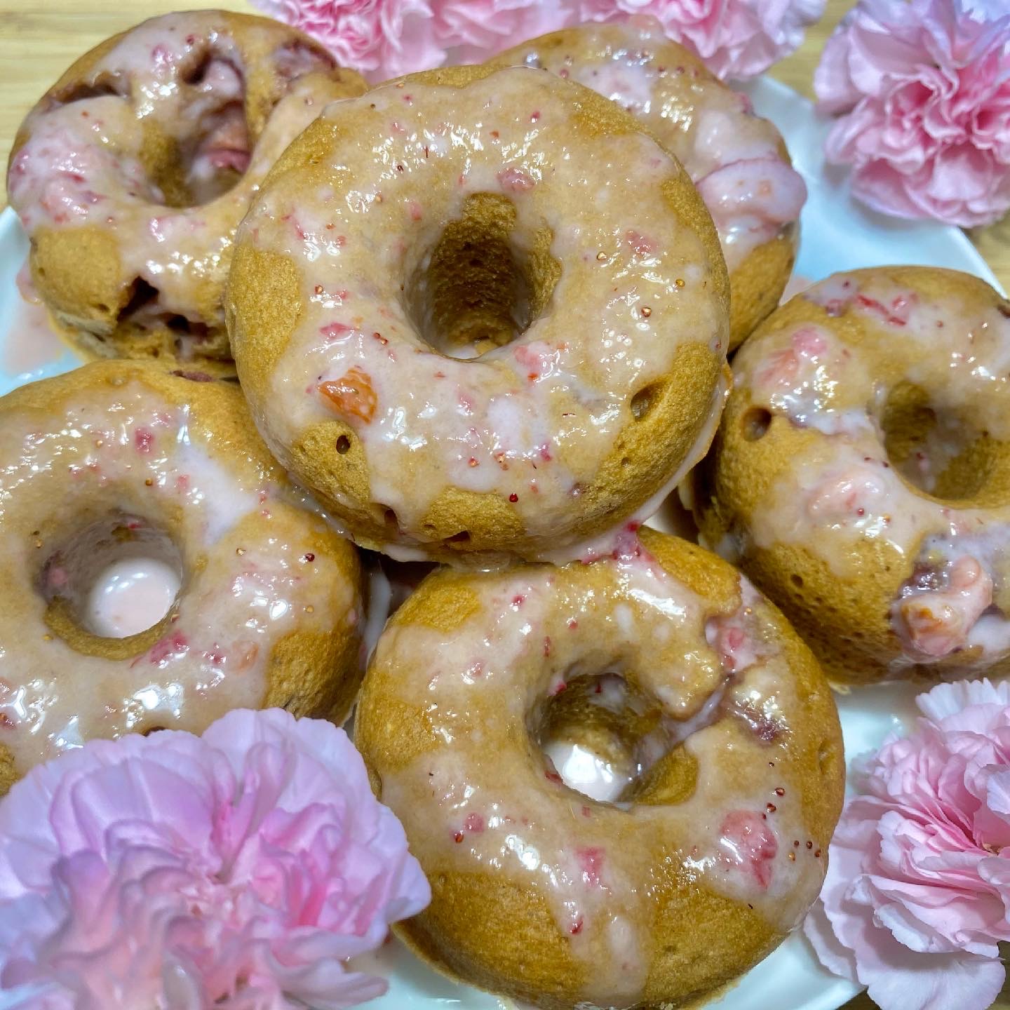 Healthy Vegan Strawberry Donuts